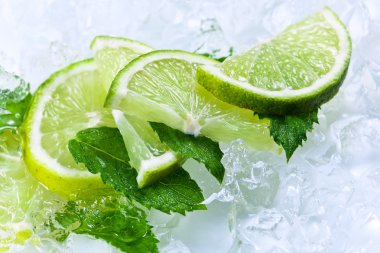 limon dilimleri ve nane