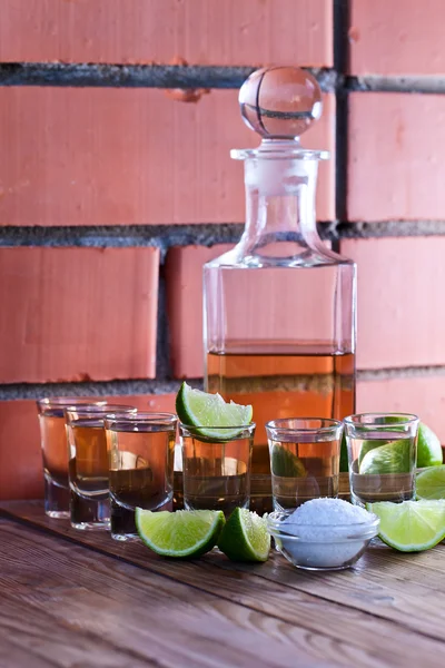 Zlatá tequila se solí a vápno — Stock fotografie
