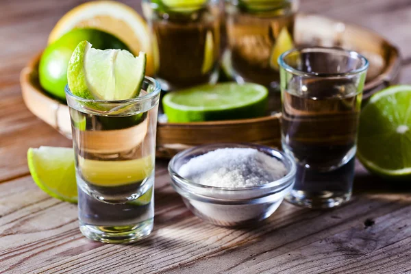 Tequila d'oro con sale e lime — Foto Stock