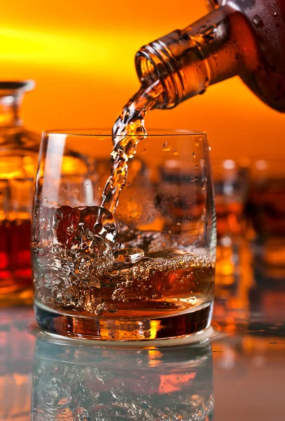 Viski ile cam — Stok fotoğraf