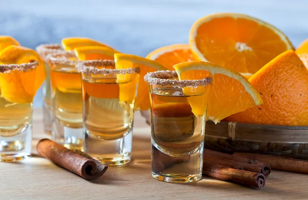 Tequila mit Orange und Zimt — Stockfoto