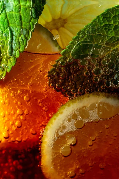 Bebida Carbonatada Com Hortelã Fatias Limão Macro Shot — Fotografia de Stock