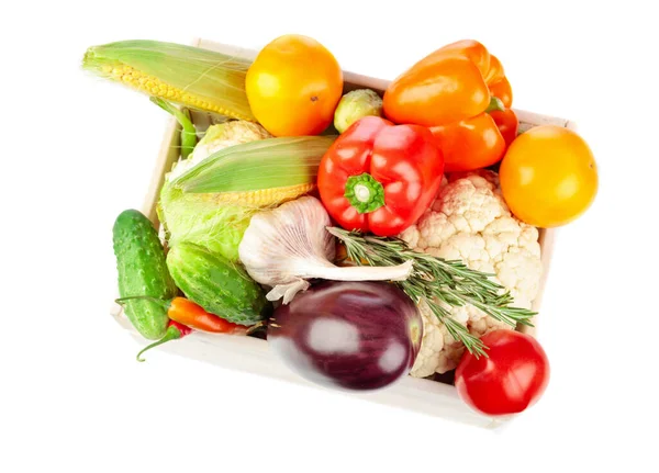 Olika Färska Grönsaker Trälåda Isolerad Vit Bakgrund Tomater Paprika Blomkål — Stockfoto