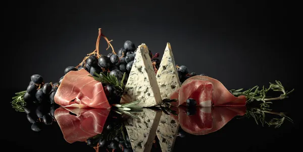 Prosciutto Blue Cheese Grapes Rosemary Black Background — Stock Photo, Image