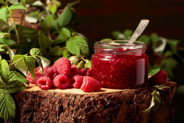 Jar Raspberry Jam Fresh Berries Leaves Pine Stump Forest — Stock Photo, Image