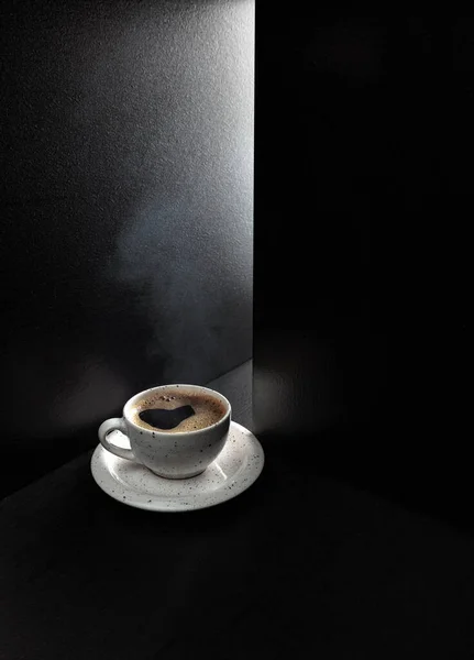 Fehér Csésze Fekete Kávéval Fekete Asztalon Fénymásolási Hely — Stock Fotó