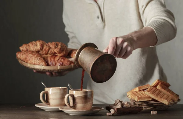 Café Manhã Com Café Preto Doces Frescos Mesa Cozinha — Fotografia de Stock