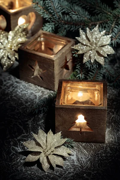 Vánoční Ozdoba Pálení Svíček Malých Dřevěných Krabičkách Starožitném Stole — Stock fotografie