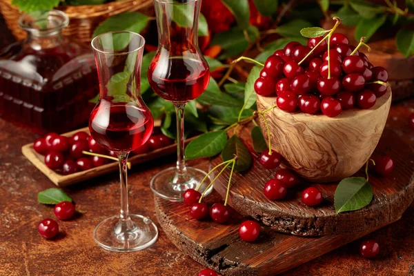 Cherries and cherry wine fotos de stock, imágenes de Cherries and cherry  wine sin royalties - Página 3 | Depositphotos