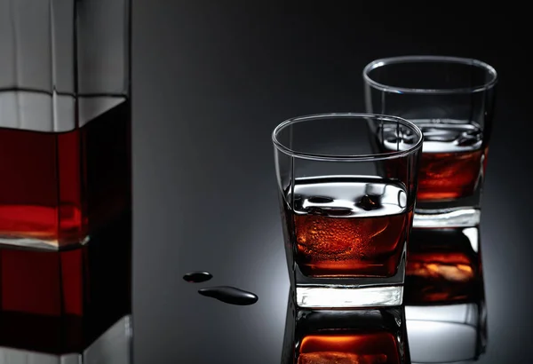 Whiskey Rocks Una Bevanda Alcolica Forte Con Ghiaccio Naturale Bicchiere — Foto Stock
