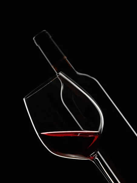 Склянка Пляшка Червоного Вина Чорному Тлі Вибірковий Фокус — стокове фото
