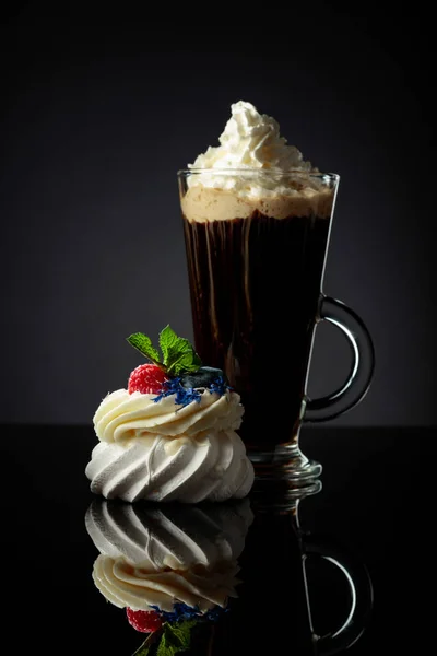 Pavlova Dessert Berries Coffee Whipped Cream Black Reflective Background — Photo