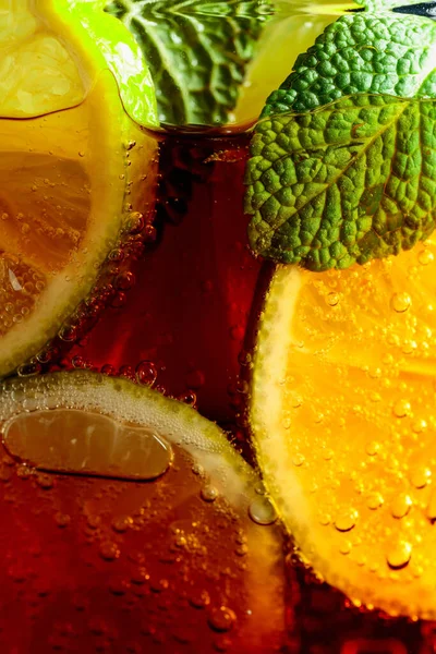 Carbonated Drink Mint Lime Slices Macro Shot — Stock Photo, Image