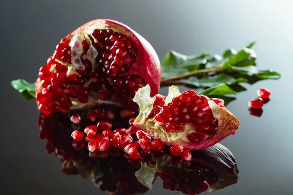 Juicy Fresh Pomegranate Black Background — Stockfoto
