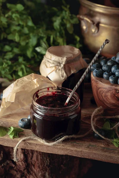 Selai Blueberry Dengan Buah Berry Segar Meja Kayu Tua — Stok Foto