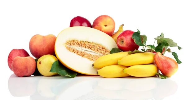 Świeże Owoce Odizolowane Białym Tle Przedstawiono Jabłka Banany Melony Gruszki — Zdjęcie stockowe