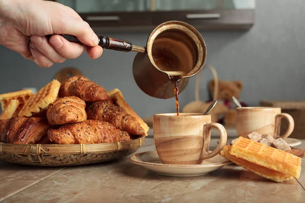 Breakfast Black Coffee Fresh Pastries Kitchen Table — Stock Photo, Image