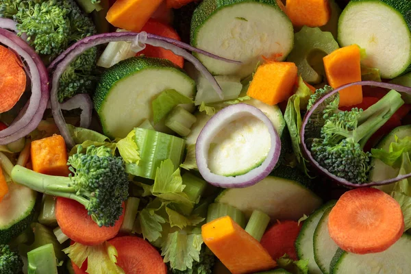 スライスした新鮮な生の野菜 上面のクローズ アップ — ストック写真