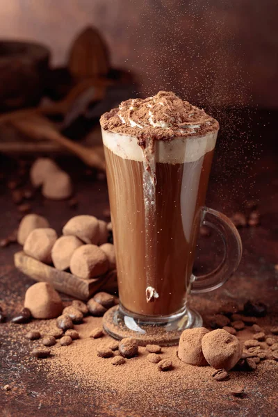 Трюфелі Келих Гарячого Шоколаду Збитими Вершками — стокове фото