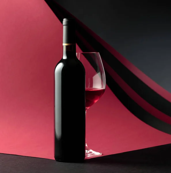 ボトルと赤ワインのガラス テキストのスペースをコピー — ストック写真