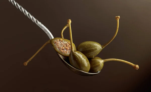 Large Pickled Capers Spoon Brown Background Copy Space — Stock Photo, Image