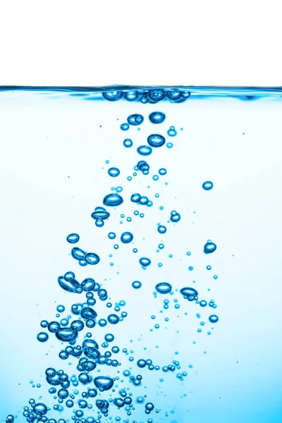 Kék Víz Fröccsenő Hullám Felület Buborékok Levegő Fehér Alapon Elszigetelve — Stock Fotó