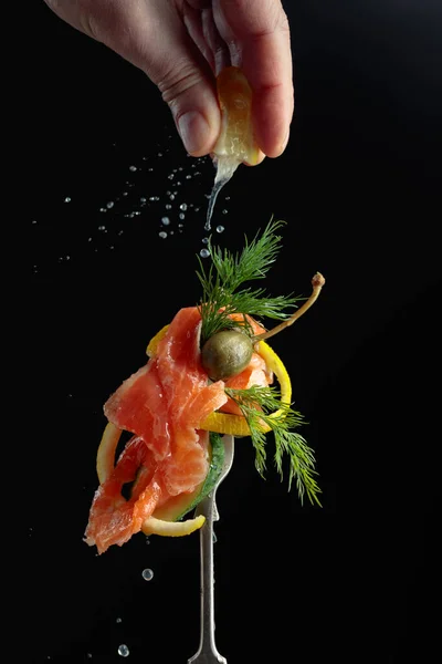 Appetizer Salmon Poured Lemon Juice Smoked Salmon Dill Cucumber Capers — стоковое фото