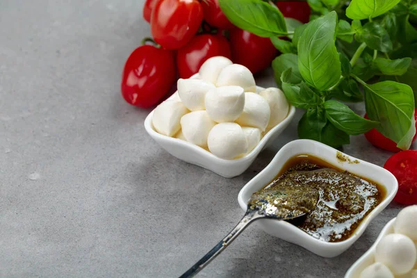 Mozzarella Cheese Basil Pesto Sauce Tomatoes Old Stone Table Traditional — Photo