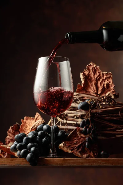 Wine Poured Glass Red Wine Bunch Grapes Vintage Wooden Table — Stock Photo, Image