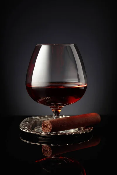 Snifter Brandy Cigar Black Reflective Background — стоковое фото