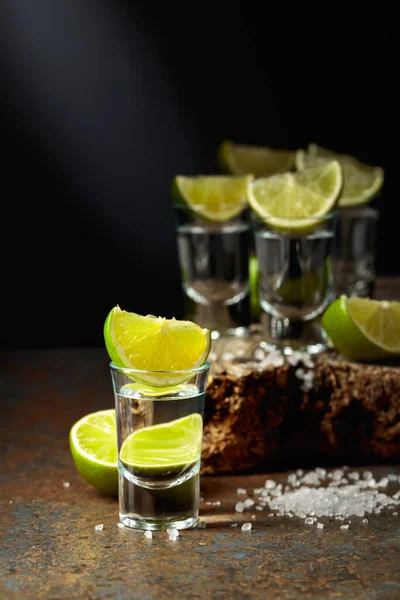 Tequila Con Cal Sal Sobre Fondo Oxidado —  Fotos de Stock