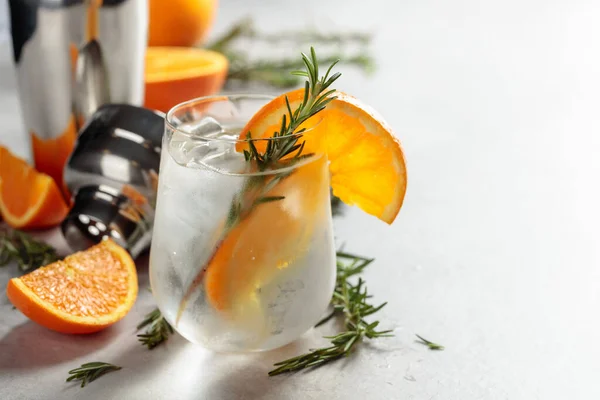 Bebida Refrescante Con Hielo Natural Naranja Romero Vaso Congelado Copiar —  Fotos de Stock