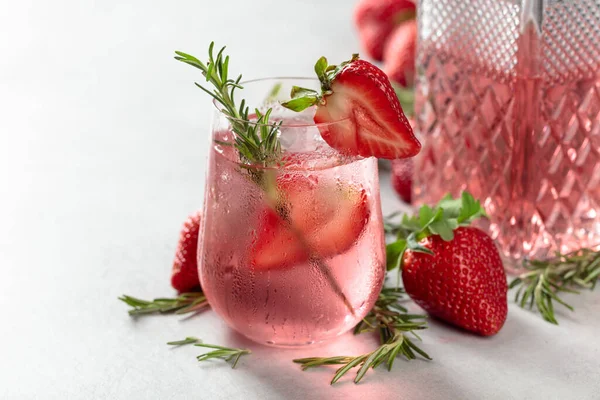 Refreshing Drink Natural Ice Strawberries Rosemary Frozen Glass Copy Space — Stock Photo, Image