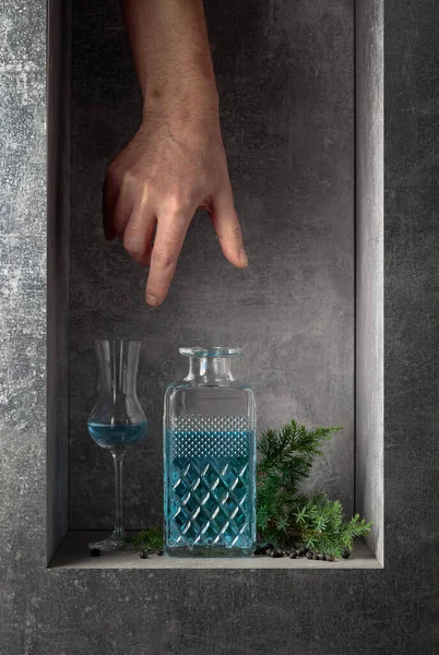 Hand Reach Decanter Gin Concept Image Theme Expensive Drinks — стоковое фото