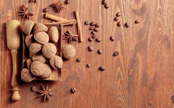 Delicious Chocolate Truffles Cinnamon Anise Coffee Beans Wooden Table Top — Fotografie, imagine de stoc