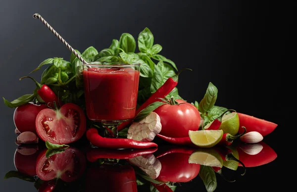 Salsa Tomate Picante Con Ingredientes Tomates Frescos Pimiento Rojo Ajo — Foto de Stock