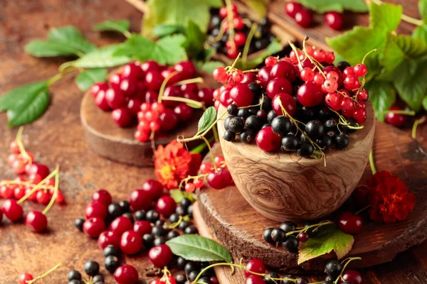 Cherries Red Black Currants Kitchen Table Ripe Juicy Berries Leaves — Stock Photo, Image
