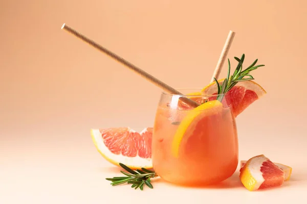 Summer Cocktail Grapefruit Rosemary Ice Frozen Glass Copy Space — 스톡 사진