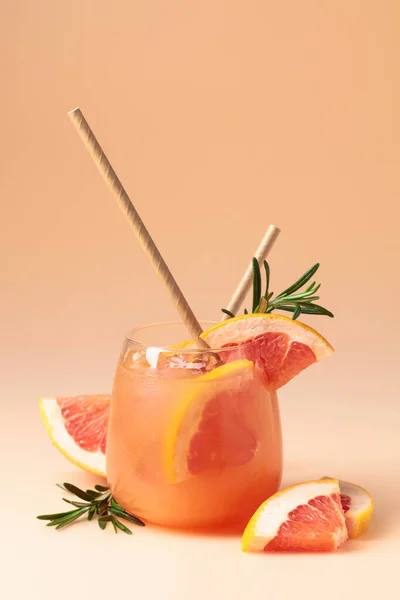 Summer Cocktail Grapefruit Rosemary Ice Frozen Glass — 스톡 사진