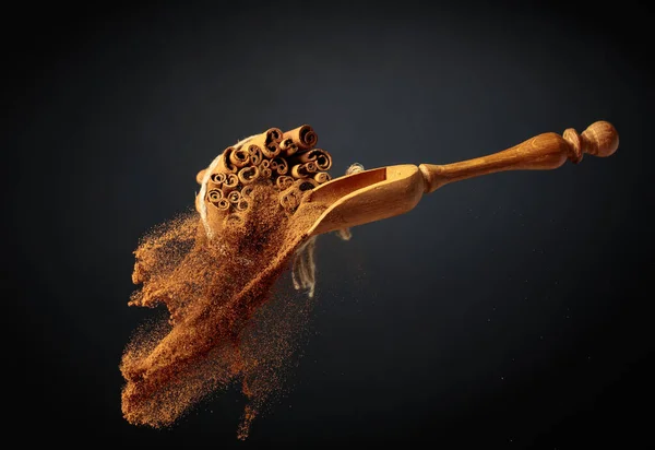 Cinnamon Powder Poured Out Wooden Spoon Ground Cinnamon Cinnamon Sticks — Φωτογραφία Αρχείου