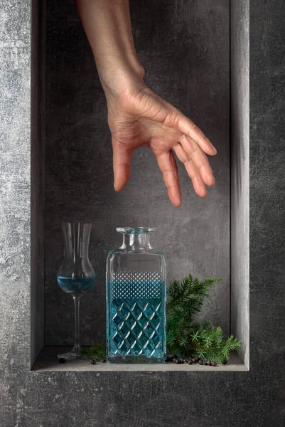 Hand Reach Decanter Gin Concept Image Theme Expensive Drinks — стоковое фото