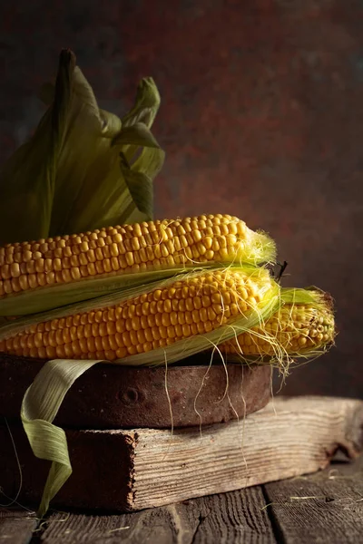 Fresh Corn Cobs Rustic Wooden Table — Stock Fotó