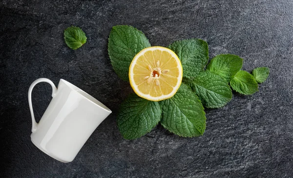 White Mug Lemon Mint Leaves Top View — Stok fotoğraf