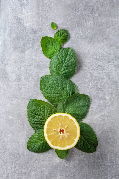 Lemon Slice Mint Leaves Top View — 图库照片