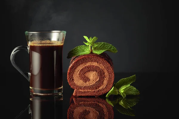 Chocolate Cake Mint Mug Black Coffee Black Reflective Background Copy — Stock Photo, Image