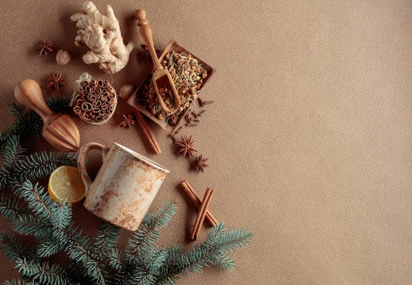 Taza Ingredientes Para Hacer Una Bebida Caliente Invierno Sobre Fondo — Foto de Stock