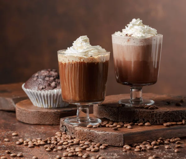 Çikolatalı Kek Kremalı Kahve Kokteyli — Stok fotoğraf