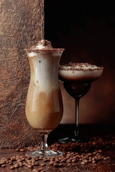Kaffe Och Chokladdrycker Med Vispgrädde Brun Bakgrund Kopiera Utrymme — Stockfoto
