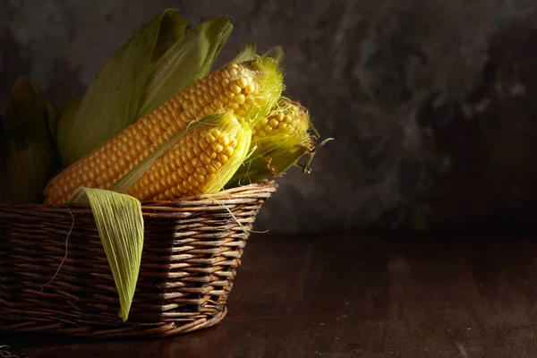 Fresh Corn Cobs Rustic Wooden Table — 스톡 사진