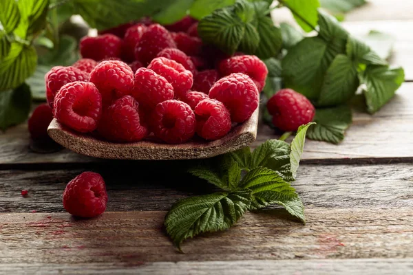 Fresh Raspberries Leaves Old Wooden Background — Stock Photo, Image